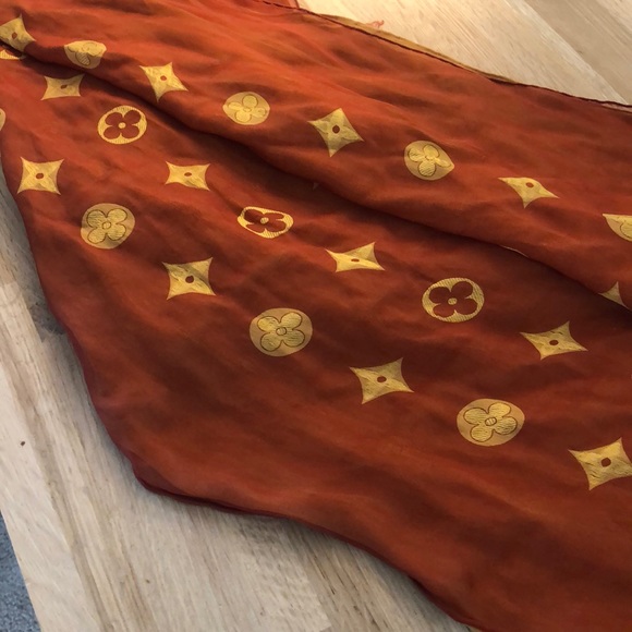 Luis Vuitton scarf - Picture 3 of 5